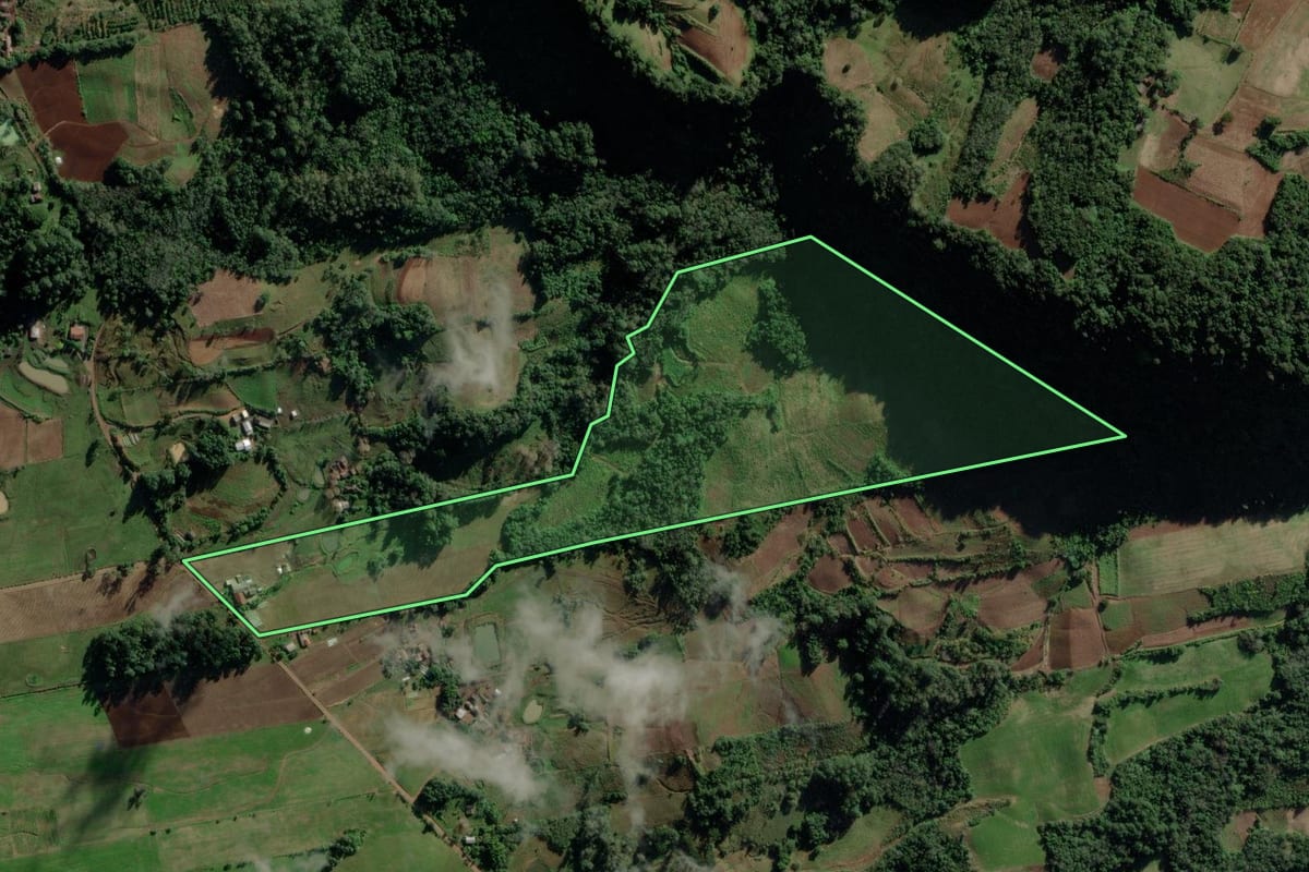 Imagem de satélite do imóvel rural em Candelária (RS), com o contorno declarado no CAR desenhado por cima.