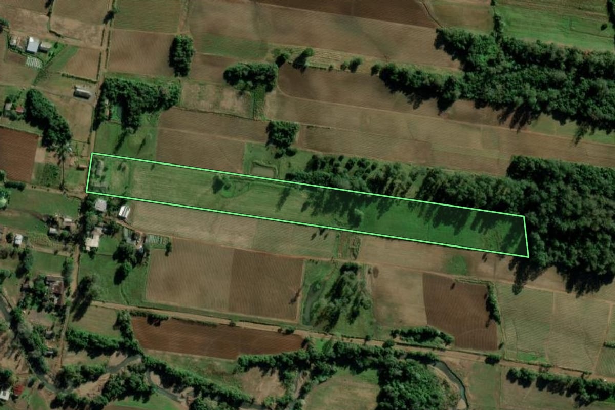 Imagem de satélite do imóvel rural em Candelária (RS), com o contorno declarado no CAR desenhado por cima.