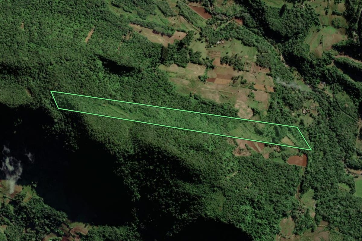 Imagem de satélite do imóvel rural em Candelária (RS), com o contorno declarado no CAR desenhado por cima.