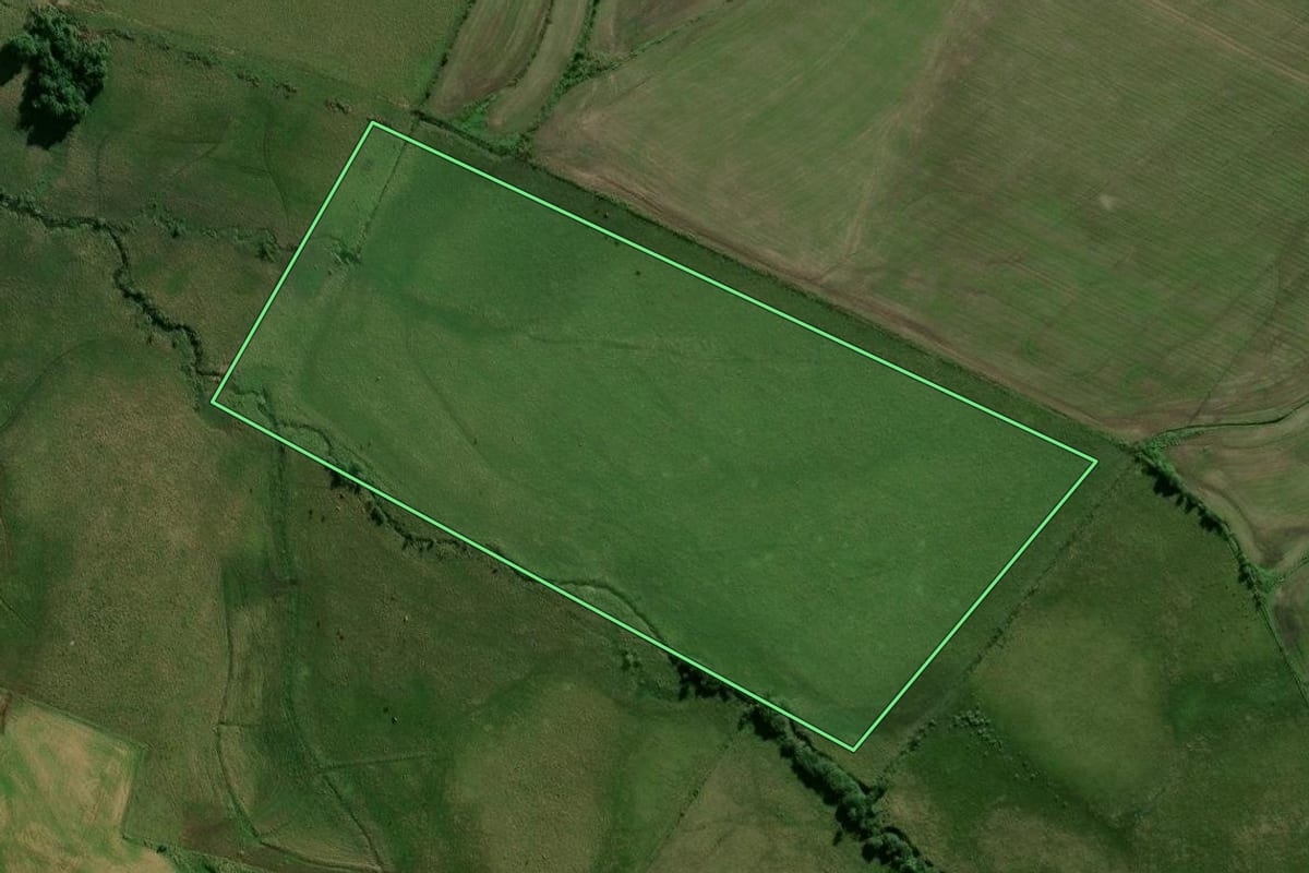Imagem de satélite do imóvel rural em Candelária (RS), com o contorno declarado no CAR desenhado por cima.