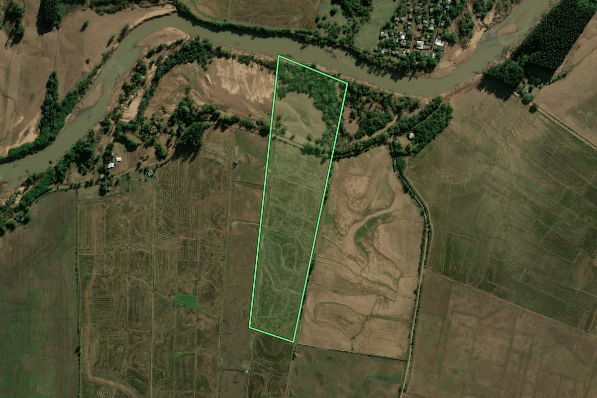 Imagem de satélite do imóvel rural em Candelária (RS), com o contorno declarado no CAR desenhado por cima.