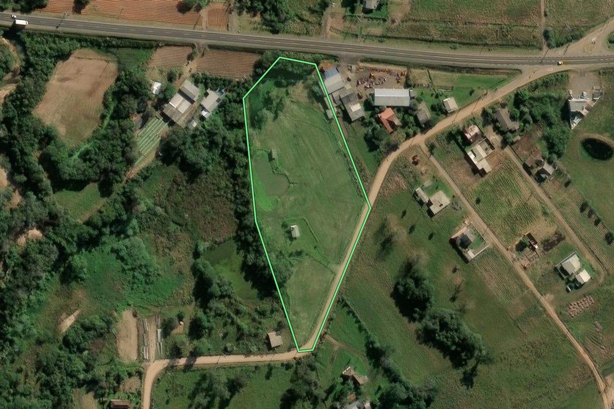 Imagem de satélite do imóvel rural em Candelária (RS), com o contorno declarado no CAR desenhado por cima.