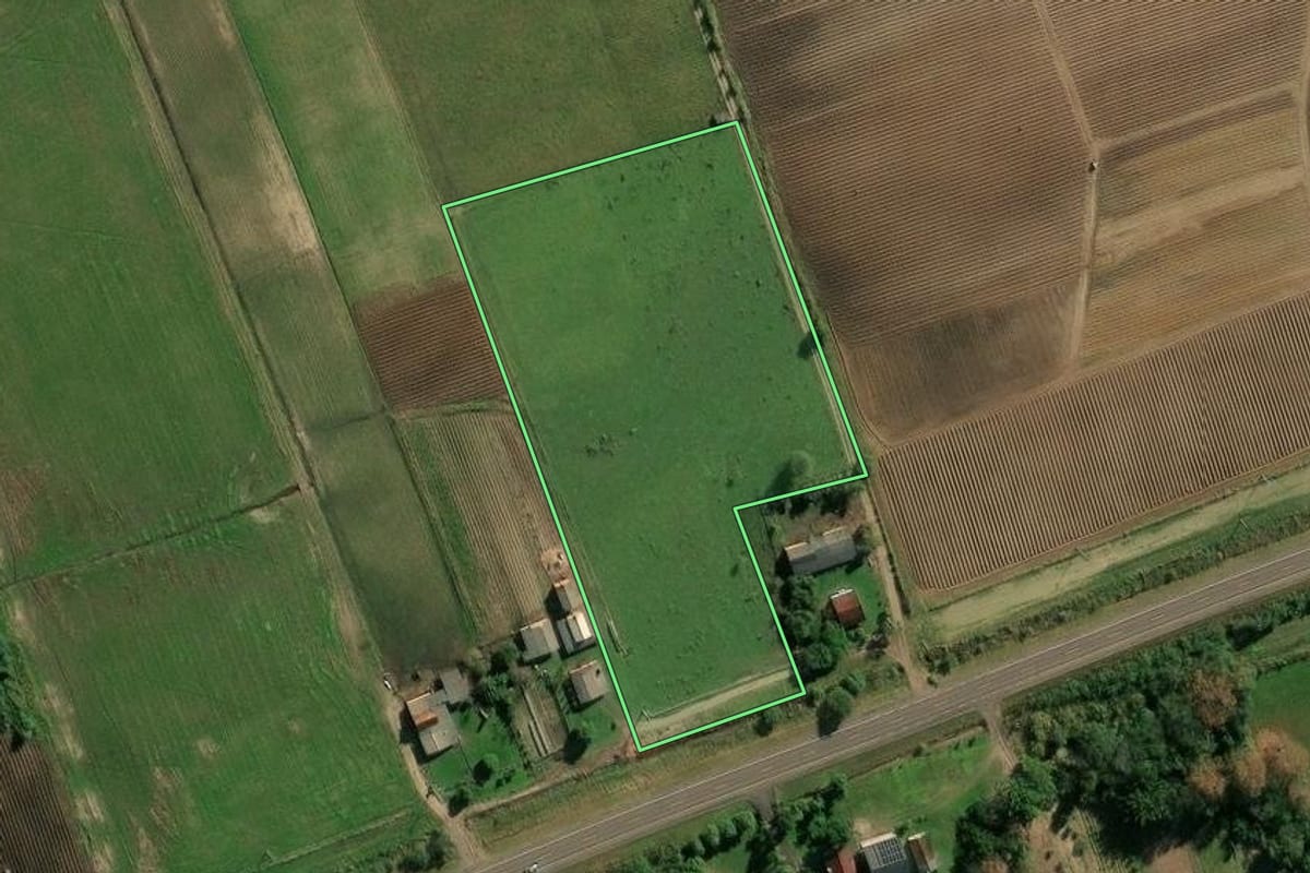 Imagem de satélite do imóvel rural em Candelária (RS), com o contorno declarado no CAR desenhado por cima.