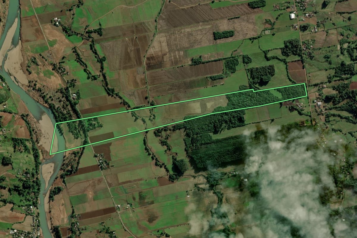 Imagem de satélite do imóvel rural em Candelária (RS), com o contorno declarado no CAR desenhado por cima.