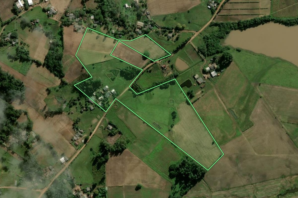 Imagem de satélite do imóvel rural em Candelária (RS), com o contorno declarado no CAR desenhado por cima.