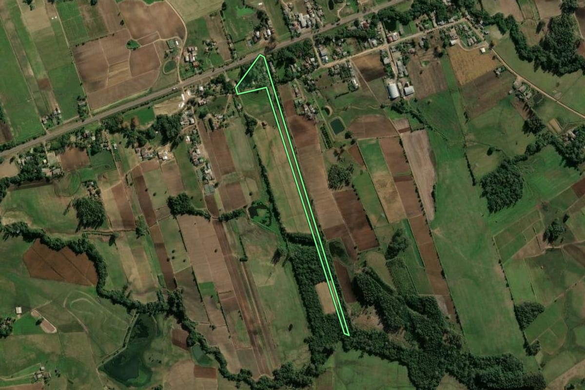 Imagem de satélite do imóvel rural em Candelária (RS), com o contorno declarado no CAR desenhado por cima.