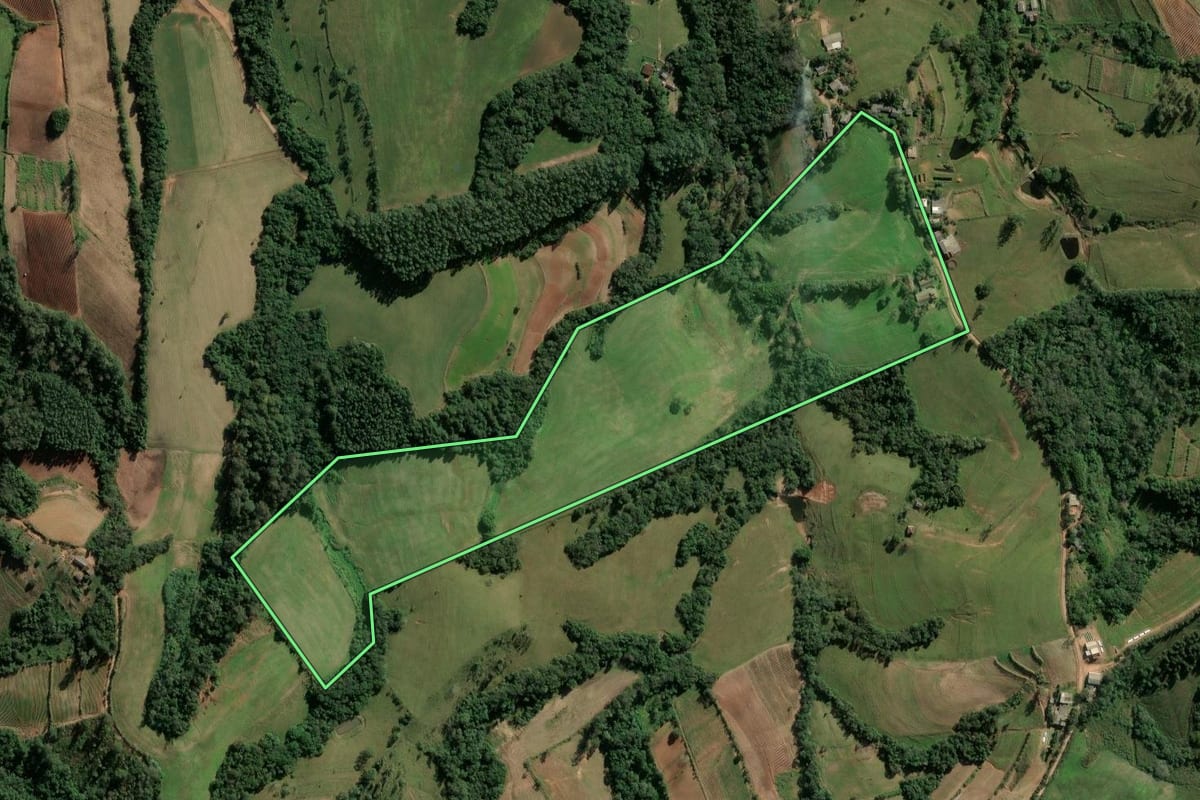 Imagem de satélite do imóvel rural em Candelária (RS), com o contorno declarado no CAR desenhado por cima.