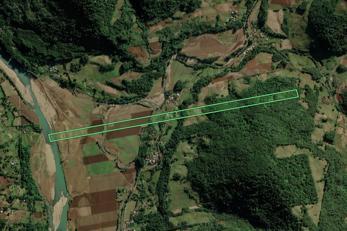 Imagem de satélite do imóvel rural em Candelária (RS), com o contorno declarado no CAR desenhado por cima.