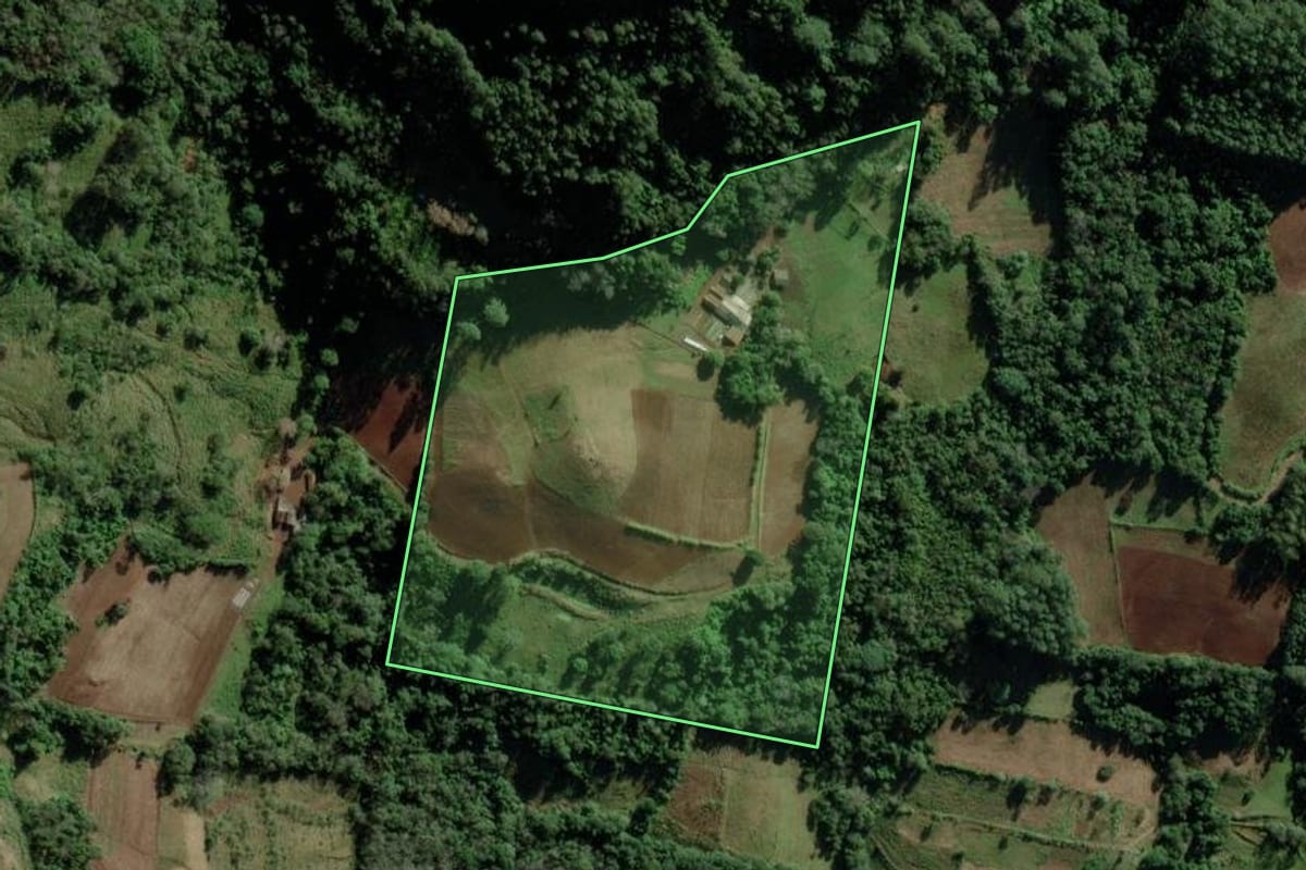 Imagem de satélite do imóvel rural em Candelária (RS), com o contorno declarado no CAR desenhado por cima.
