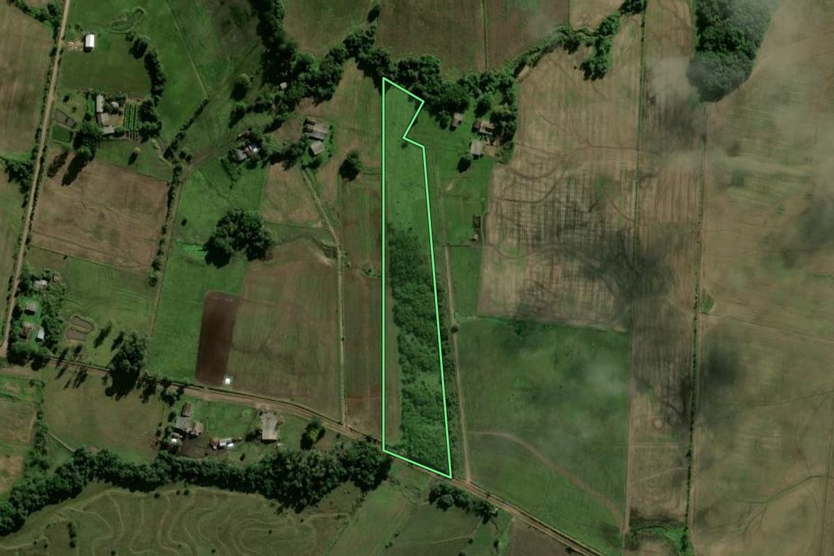 Imagem de satélite do imóvel rural em Candelária (RS), com o contorno declarado no CAR desenhado por cima.