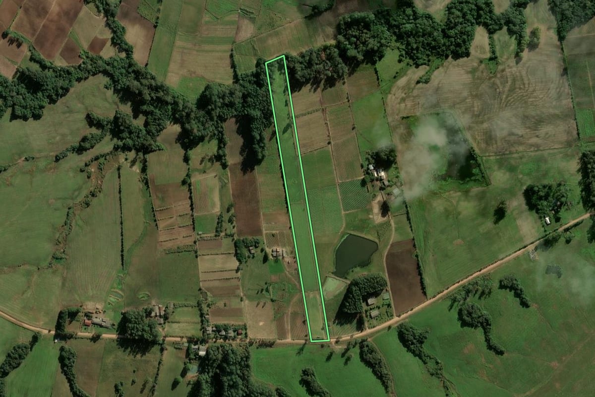 Imagem de satélite do imóvel rural em Candelária (RS), com o contorno declarado no CAR desenhado por cima.