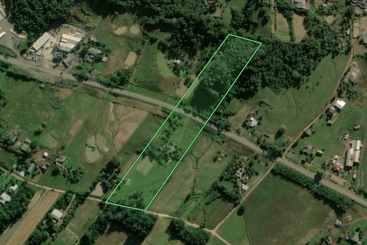 Imagem de satélite do imóvel rural em Candelária (RS), com o contorno declarado no CAR desenhado por cima.