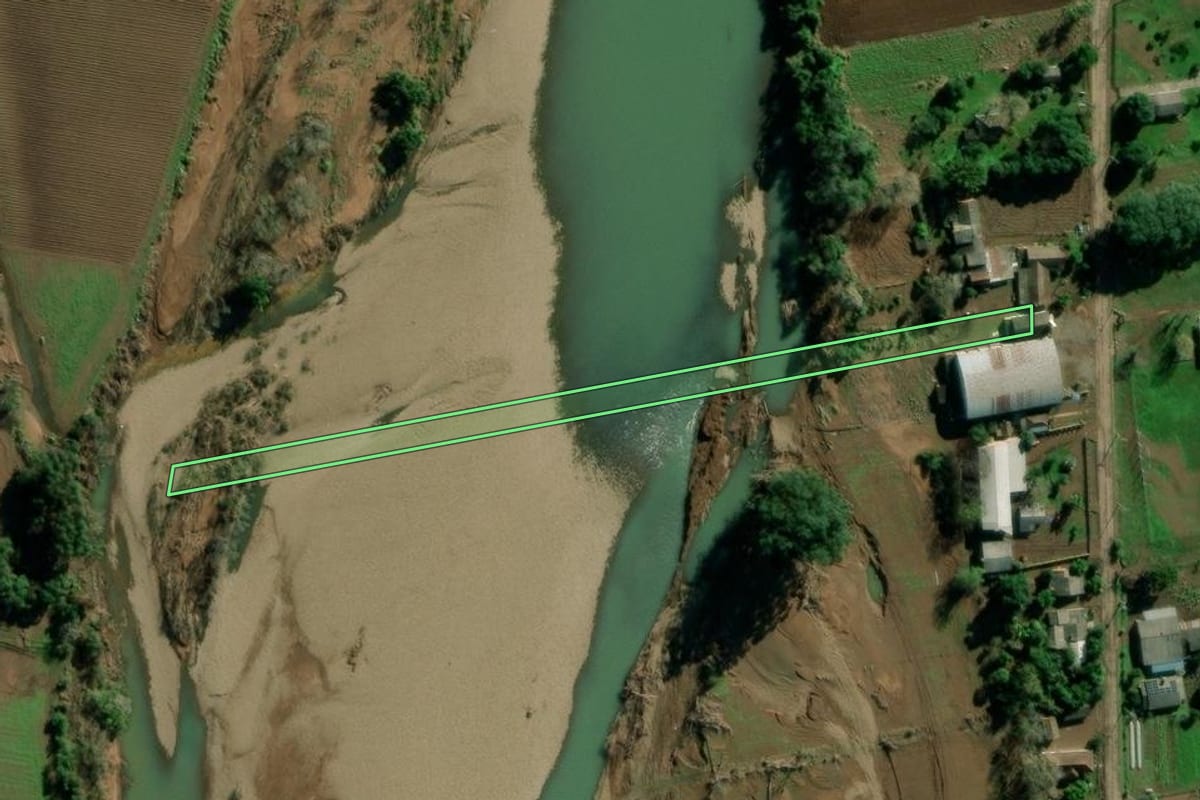 Imagem de satélite do imóvel rural em Candelária (RS), com o contorno declarado no CAR desenhado por cima.