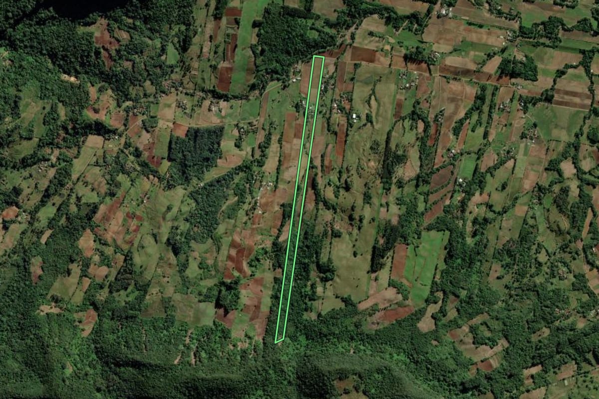 Imagem de satélite do imóvel rural em Candelária (RS), com o contorno declarado no CAR desenhado por cima.