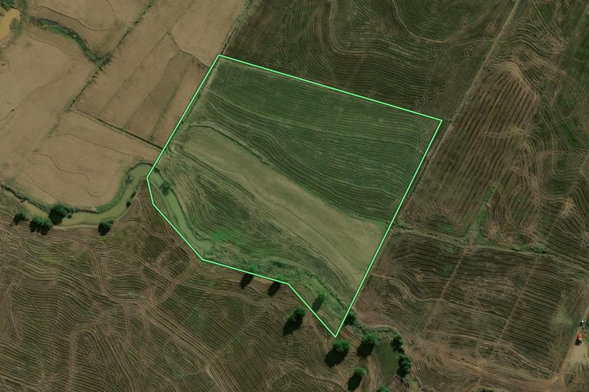 Imagem de satélite do imóvel rural em Candelária (RS), com o contorno declarado no CAR desenhado por cima.