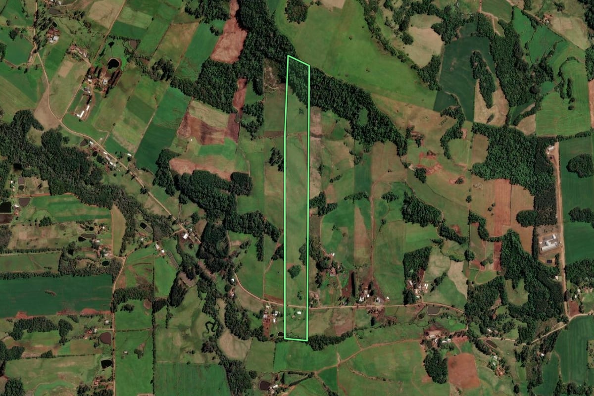 Imagem de satélite do imóvel rural em Cândido Godói (RS), com o contorno declarado no CAR desenhado por cima.