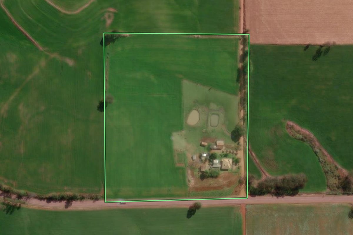 Imagem de satélite do imóvel rural em Cândido Godói (RS), com o contorno declarado no CAR desenhado por cima.