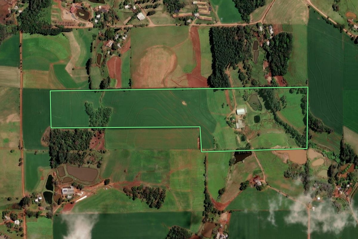 Imagem de satélite do imóvel rural em Cândido Godói (RS), com o contorno declarado no CAR desenhado por cima.