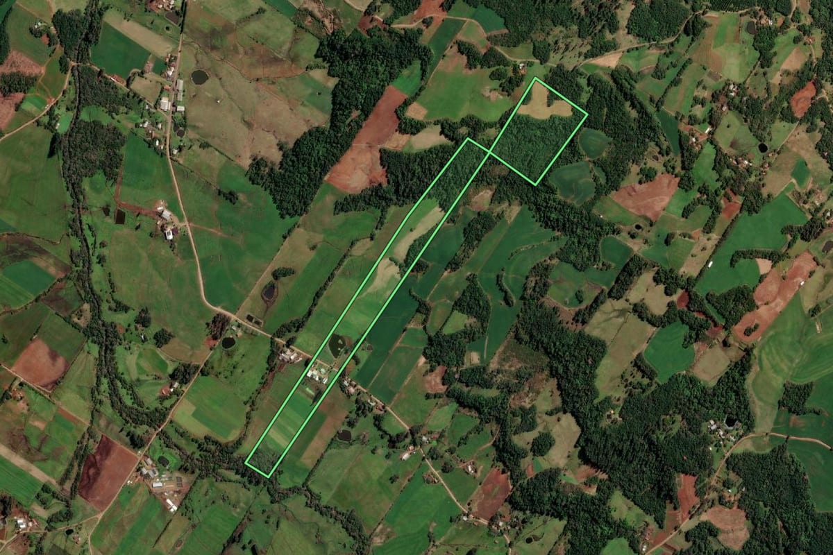 Imagem de satélite do imóvel rural em Cândido Godói (RS), com o contorno declarado no CAR desenhado por cima.