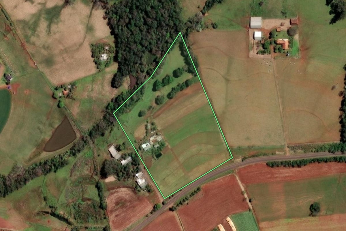 Imagem de satélite do imóvel rural em Cândido Godói (RS), com o contorno declarado no CAR desenhado por cima.