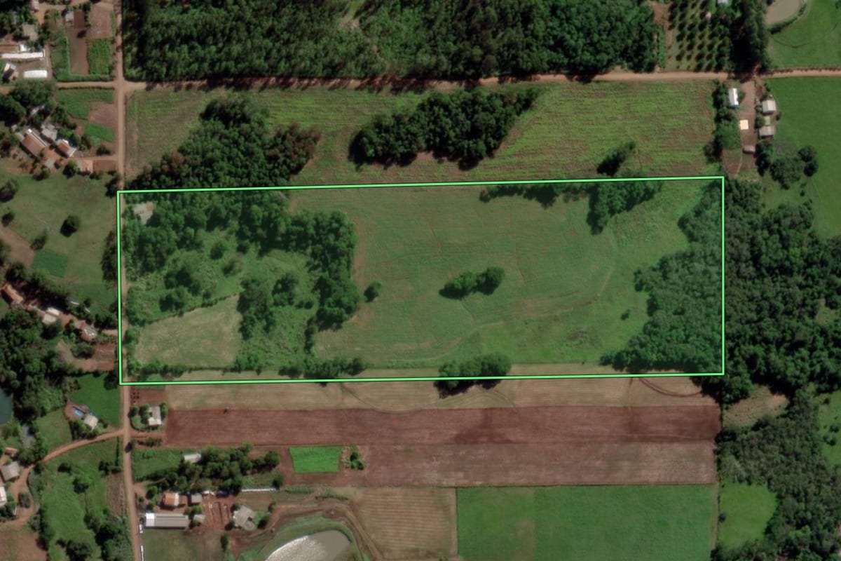 Imagem de satélite do imóvel rural em Cândido Godói (RS), com o contorno declarado no CAR desenhado por cima.