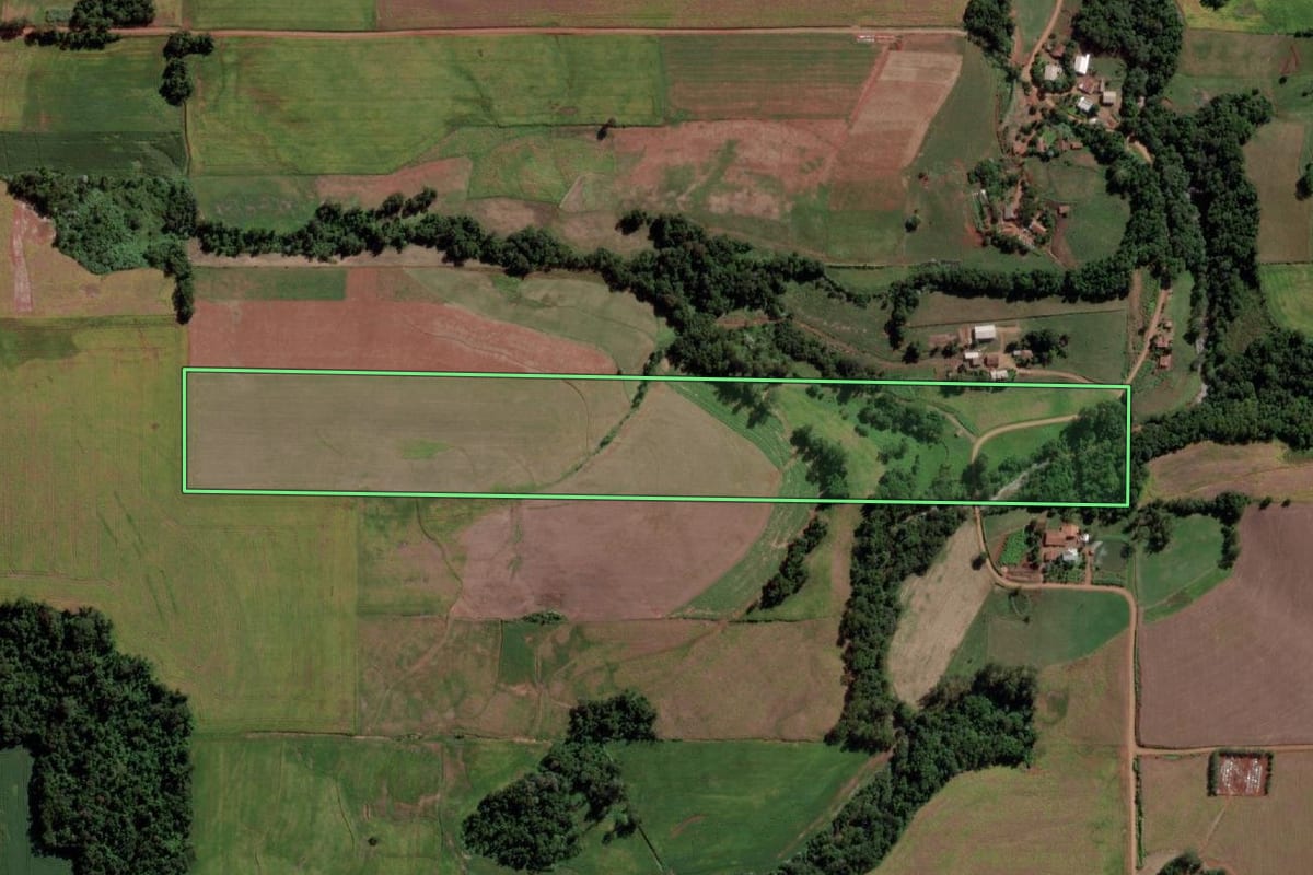 Imagem de satélite do imóvel rural em Cândido Godói (RS), com o contorno declarado no CAR desenhado por cima.