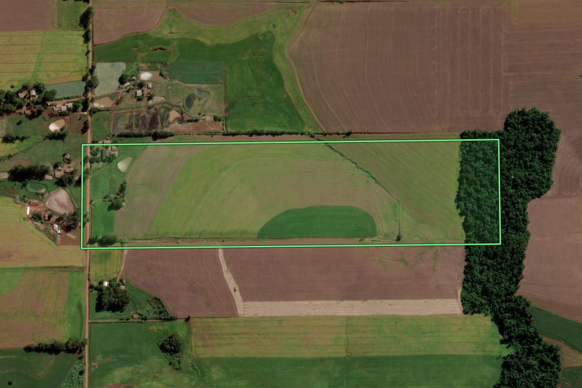 Imagem de satélite do imóvel rural em Cândido Godói (RS), com o contorno declarado no CAR desenhado por cima.