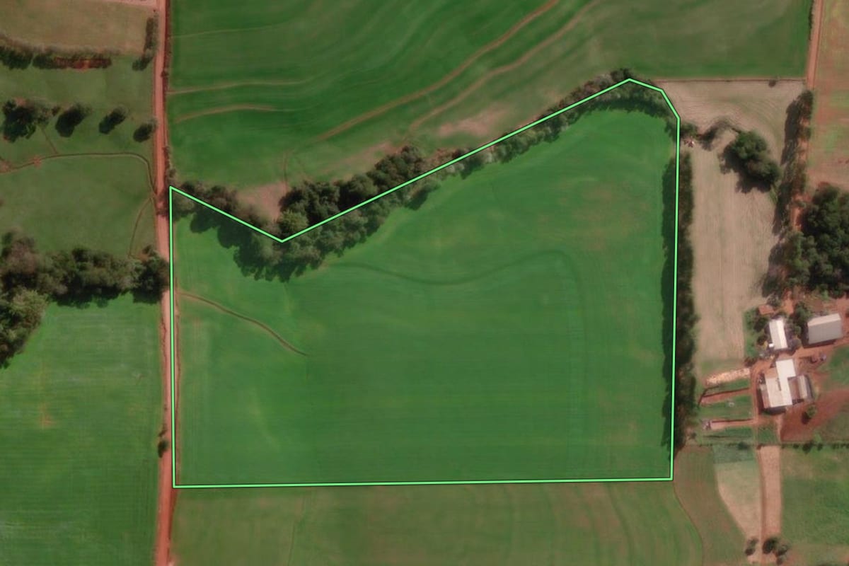Imagem de satélite do imóvel rural em Cândido Godói (RS), com o contorno declarado no CAR desenhado por cima.