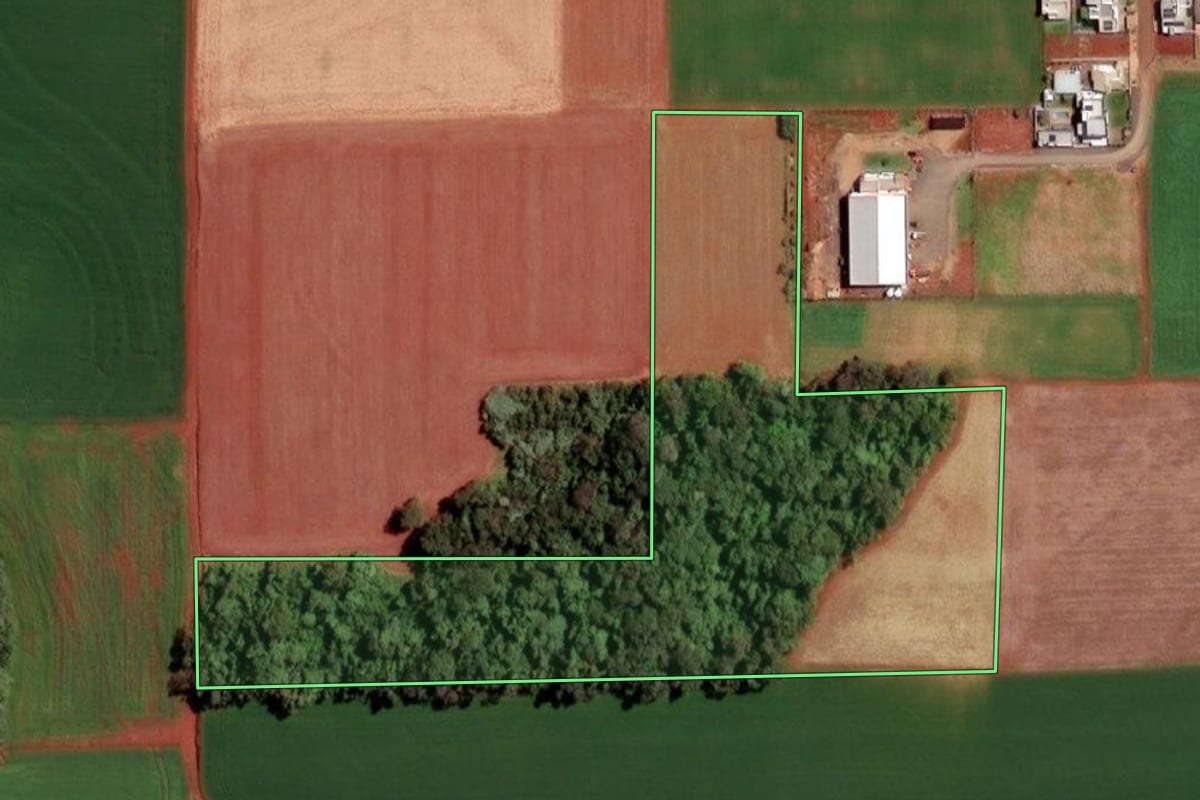 Imagem de satélite do imóvel rural em Cândido Godói (RS), com o contorno declarado no CAR desenhado por cima.