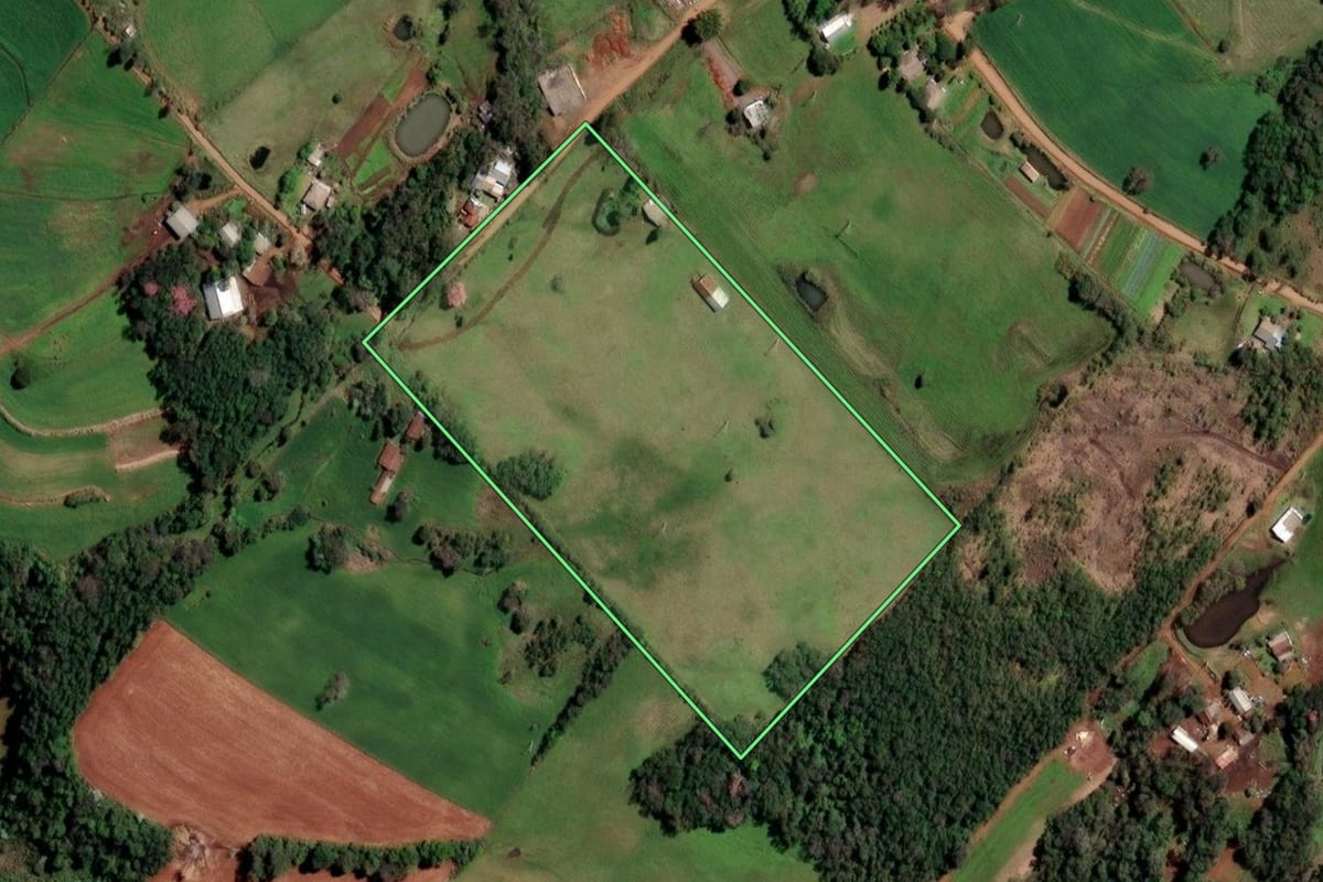 Imagem de satélite do imóvel rural em Cândido Godói (RS), com o contorno declarado no CAR desenhado por cima.
