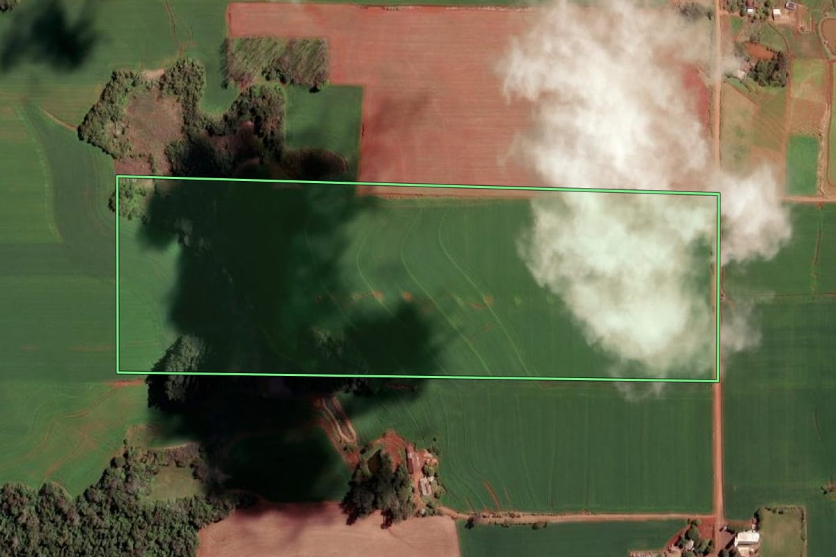 Imagem de satélite do imóvel rural em Cândido Godói (RS), com o contorno declarado no CAR desenhado por cima.