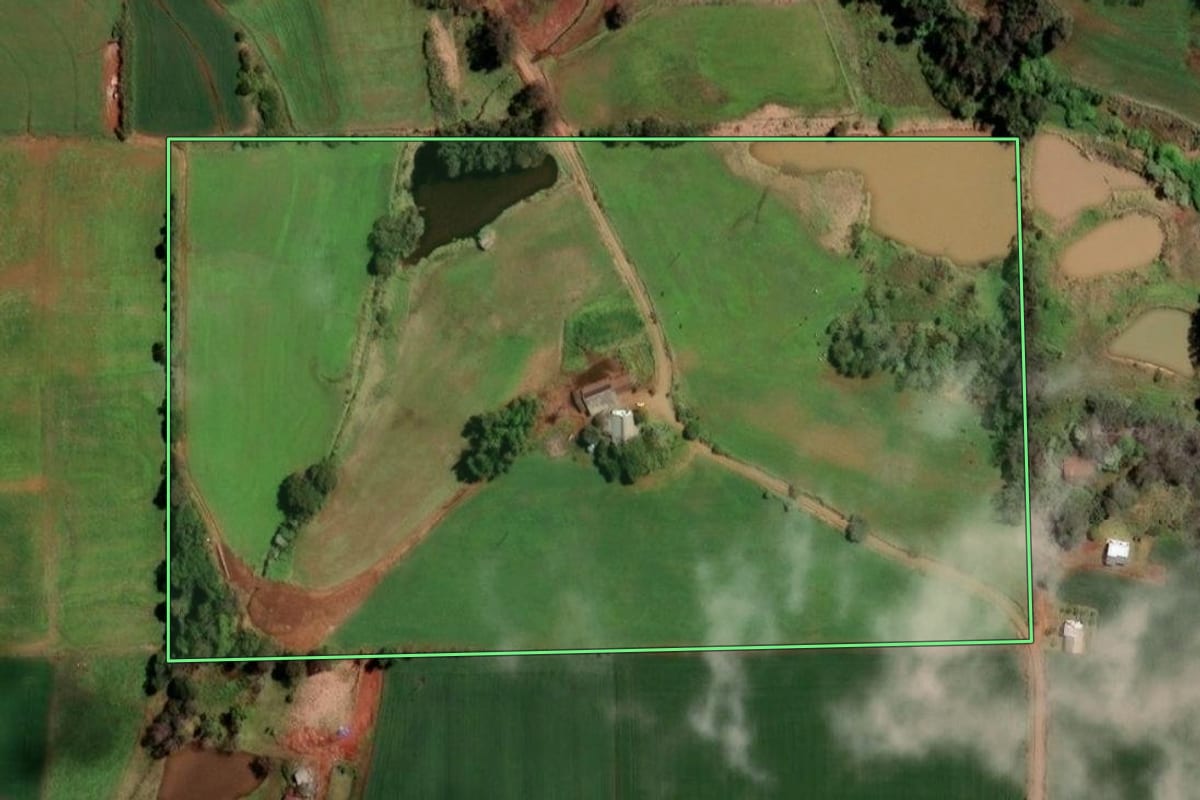 Imagem de satélite do imóvel rural em Cândido Godói (RS), com o contorno declarado no CAR desenhado por cima.