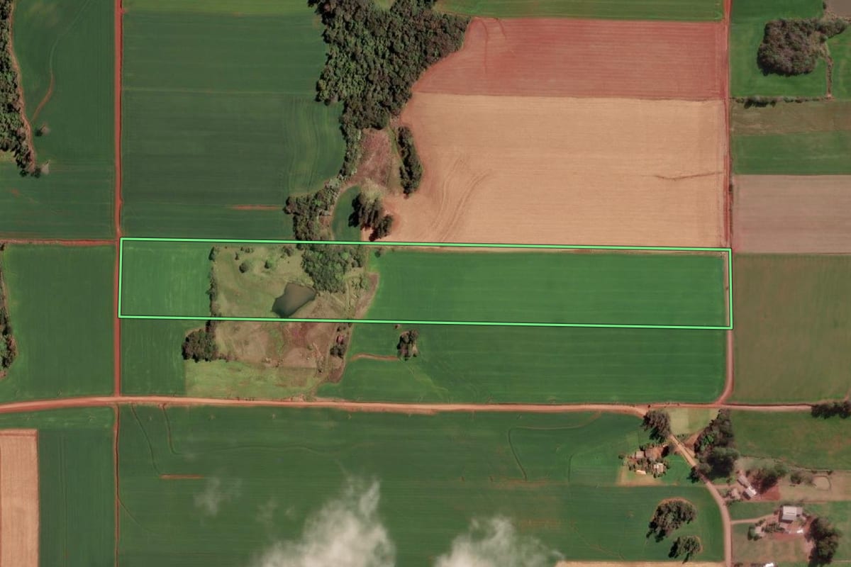 Imagem de satélite do imóvel rural em Cândido Godói (RS), com o contorno declarado no CAR desenhado por cima.