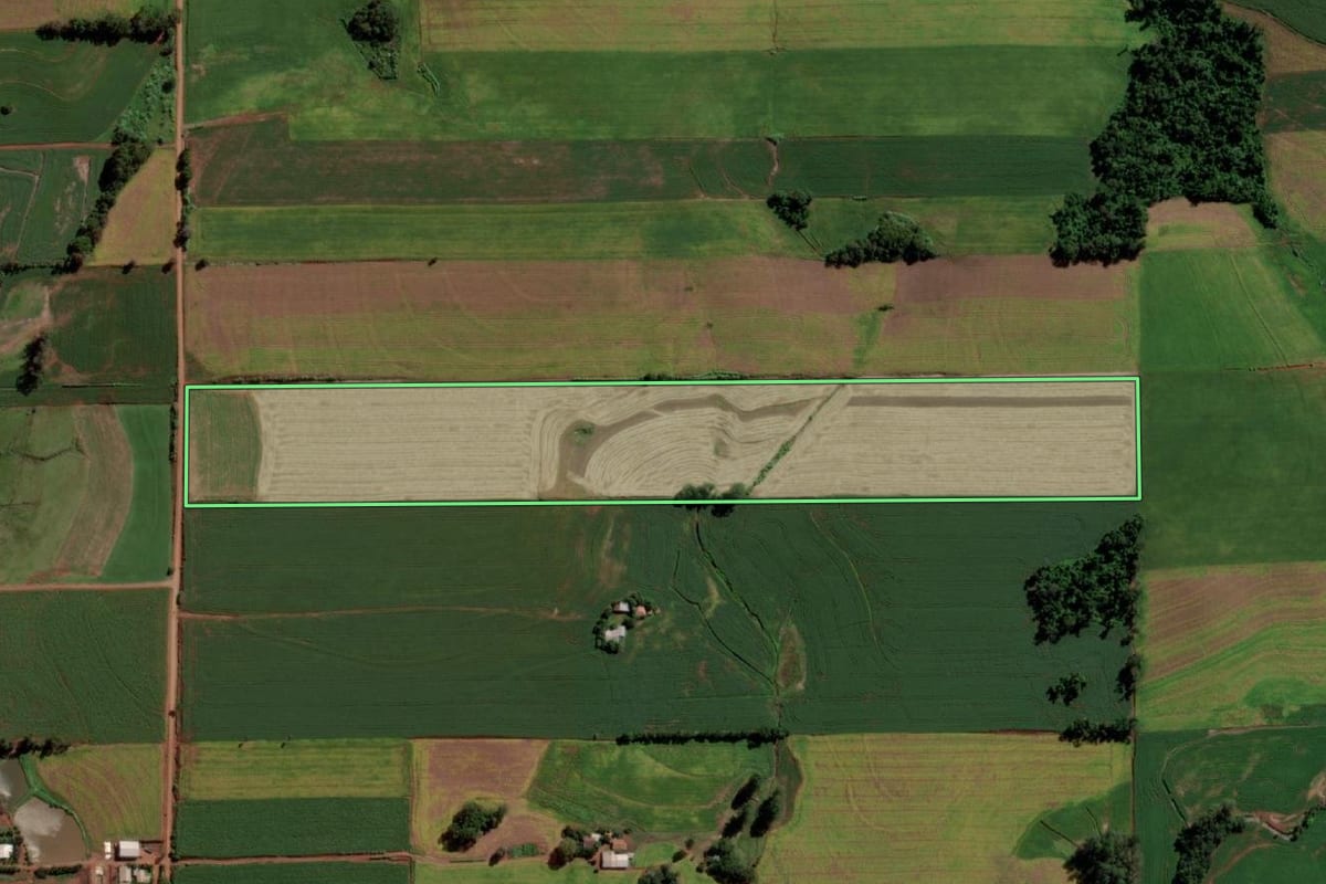 Imagem de satélite do imóvel rural em Cândido Godói (RS), com o contorno declarado no CAR desenhado por cima.