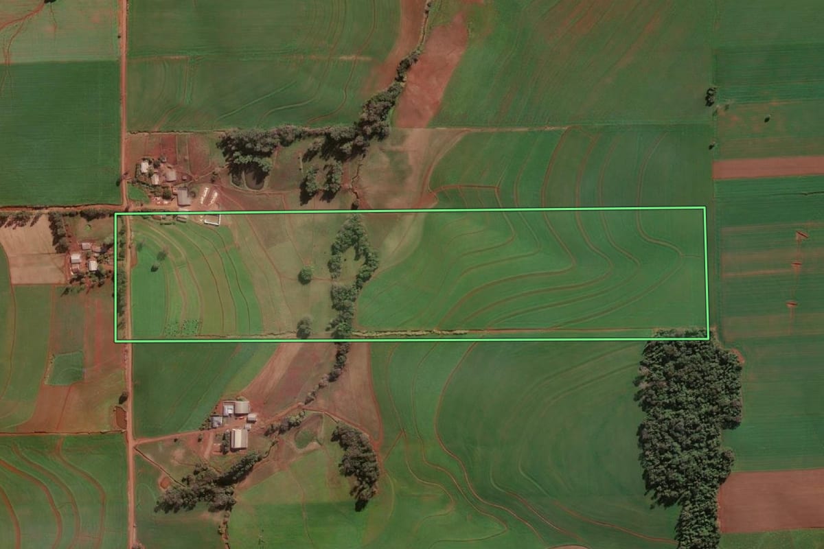 Imagem de satélite do imóvel rural em Cândido Godói (RS), com o contorno declarado no CAR desenhado por cima.