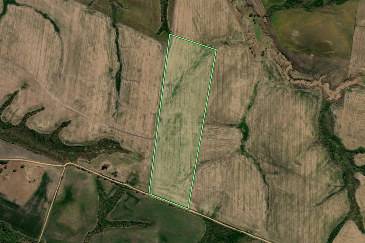 Imagem de satélite do imóvel rural em Candiota (RS), com o contorno declarado no CAR desenhado por cima.