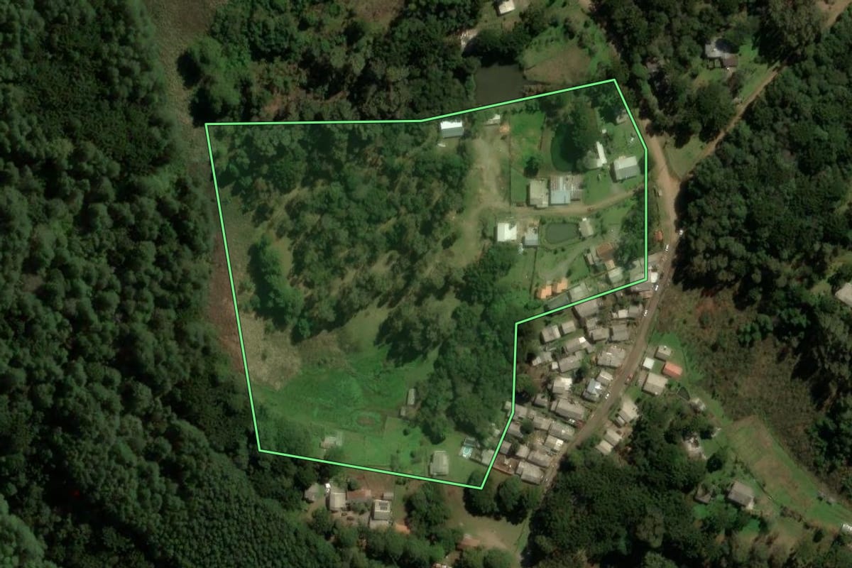 Imagem de satélite do imóvel rural em Canela (RS), com o contorno declarado no CAR desenhado por cima.