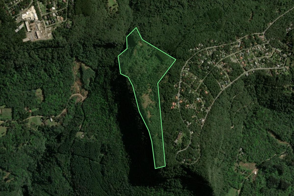 Imagem de satélite do imóvel rural em Canela (RS), com o contorno declarado no CAR desenhado por cima.