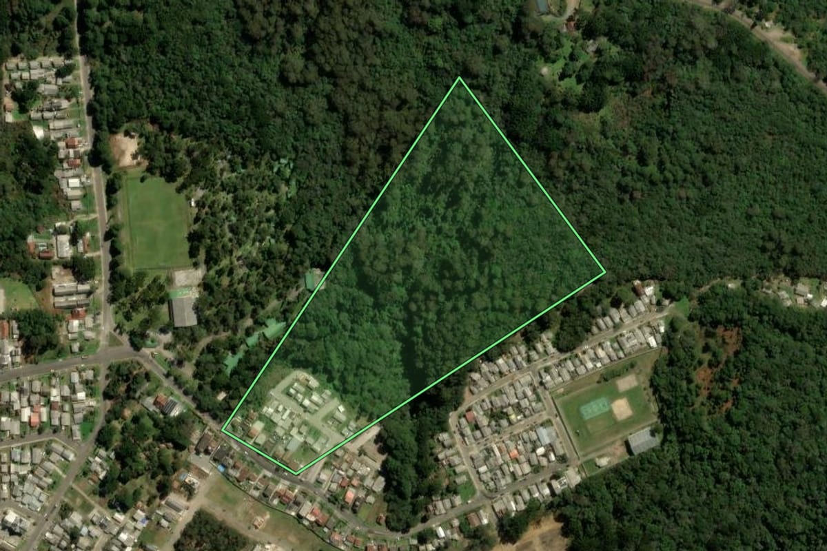 Imagem de satélite do imóvel rural em Canela (RS), com o contorno declarado no CAR desenhado por cima.