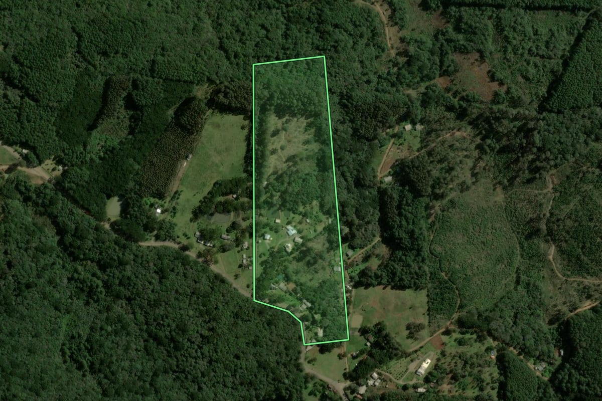 Imagem de satélite do imóvel rural em Canela (RS), com o contorno declarado no CAR desenhado por cima.