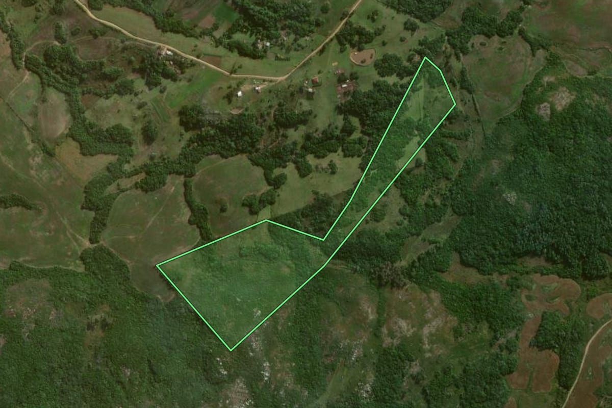 Imagem de satélite do imóvel rural em Canguçu (RS), com o contorno declarado no CAR desenhado por cima.
