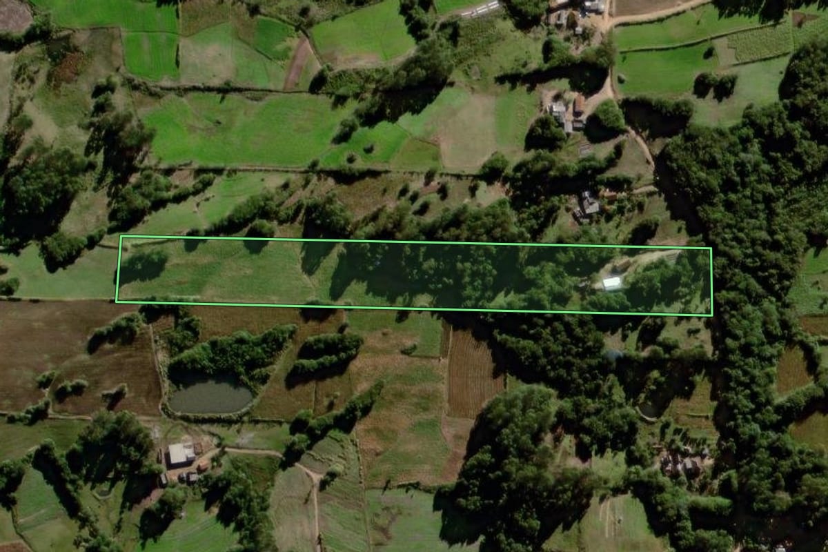 Imagem de satélite do imóvel rural em Canguçu (RS), com o contorno declarado no CAR desenhado por cima.