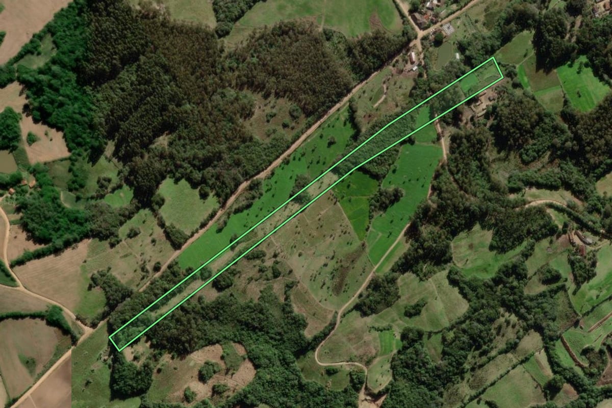 Imagem de satélite do imóvel rural em Canguçu (RS), com o contorno declarado no CAR desenhado por cima.