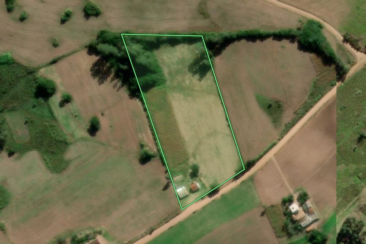 Imagem de satélite do imóvel rural em Canguçu (RS), com o contorno declarado no CAR desenhado por cima.