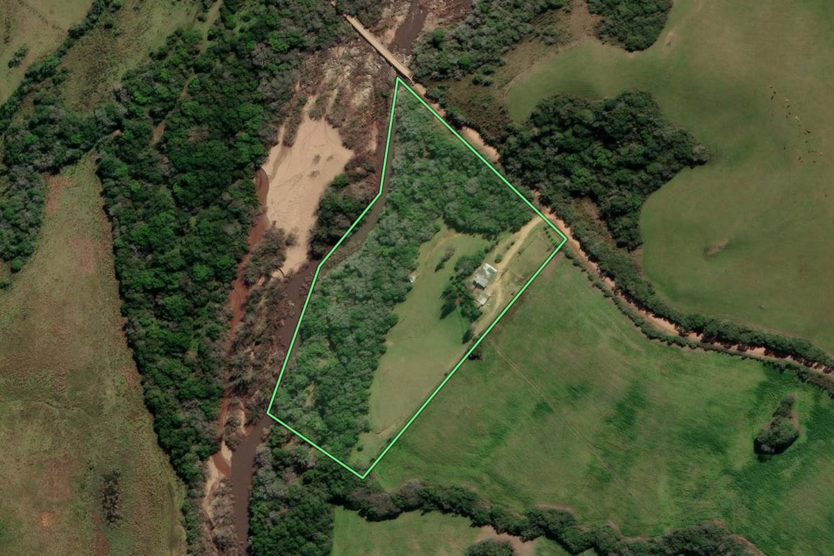 Imagem de satélite do imóvel rural em Canguçu (RS), com o contorno declarado no CAR desenhado por cima.