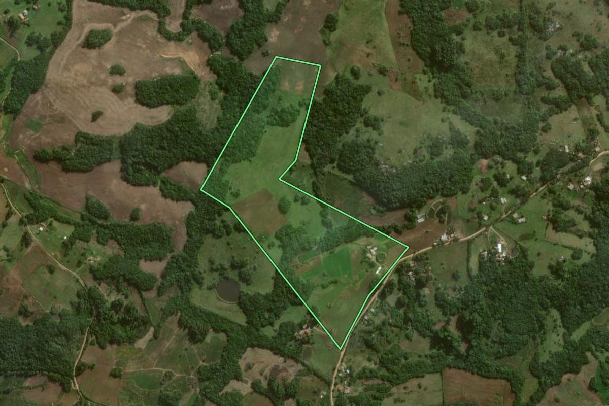 Imagem de satélite do imóvel rural em Canguçu (RS), com o contorno declarado no CAR desenhado por cima.