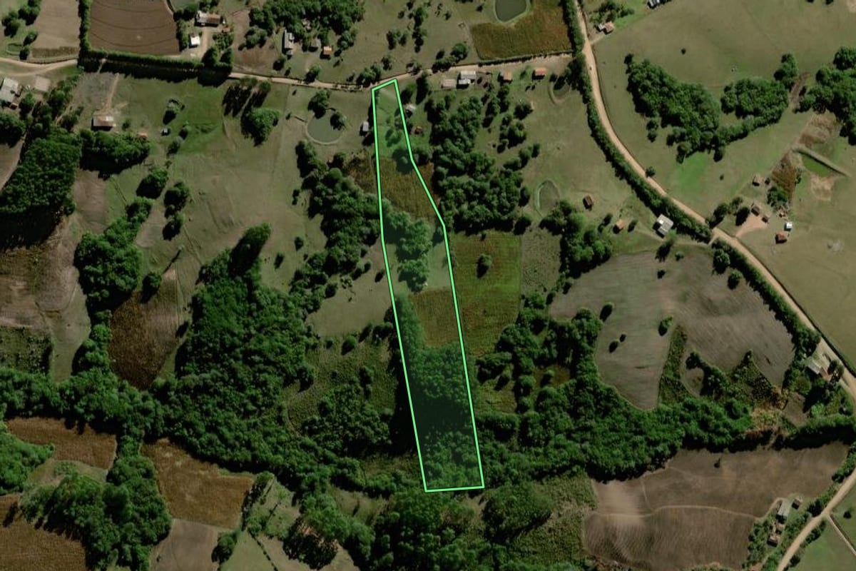 Imagem de satélite do imóvel rural em Canguçu (RS), com o contorno declarado no CAR desenhado por cima.