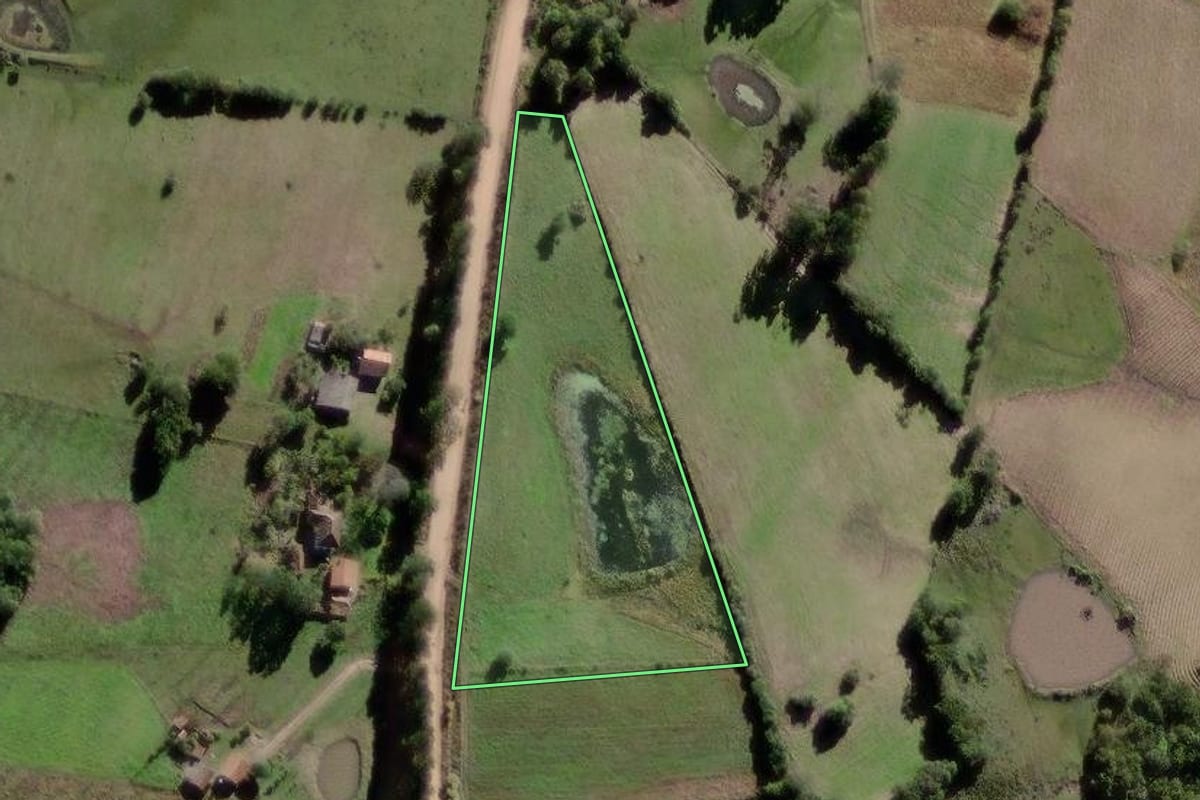 Imagem de satélite do imóvel rural em Canguçu (RS), com o contorno declarado no CAR desenhado por cima.