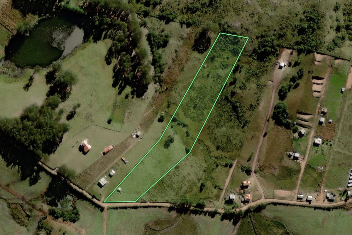 Imagem de satélite do imóvel rural em Canguçu (RS), com o contorno declarado no CAR desenhado por cima.