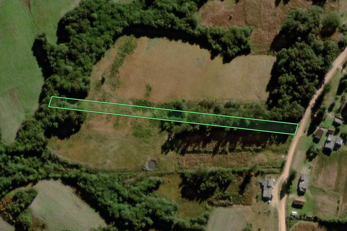 Imagem de satélite do imóvel rural em Canguçu (RS), com o contorno declarado no CAR desenhado por cima.